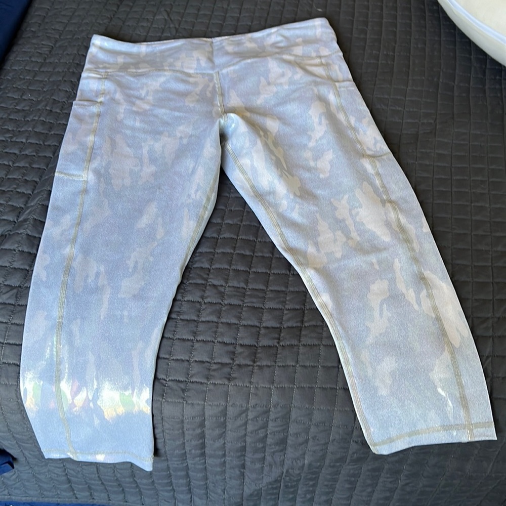 Silver Camo Metallic Pocket Light n Tight Hi-Rise Capri 20"